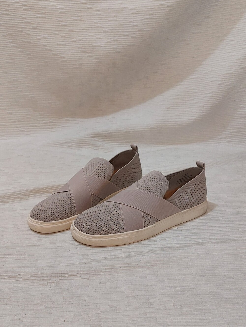 Lucky Brand Slip-On Sneakers in Gray and Cream Size 10